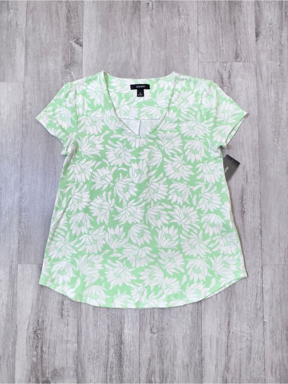 Alfani Mint Green Rayon Floral V Neck Short Sleeve Top Petite